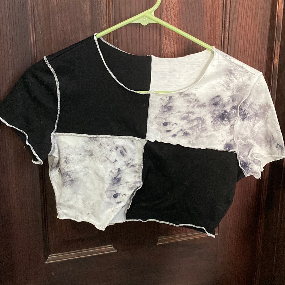Cropped marble and black blocked shirt size XS.